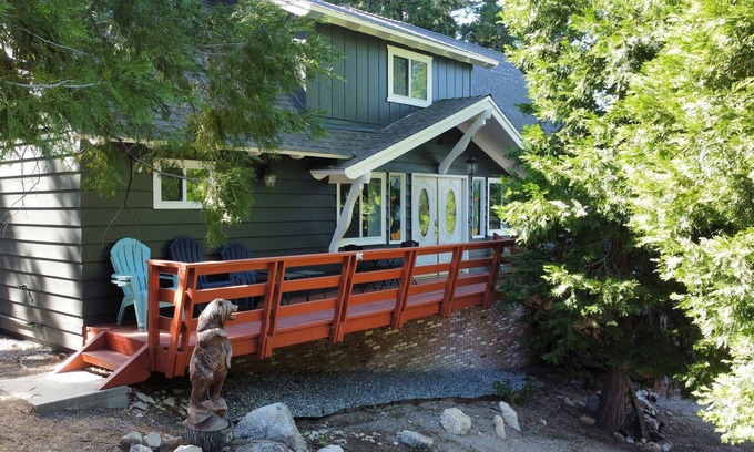 Lake Arrowhead Cabin | Mountain cabin retreat fenced yard with hot tub