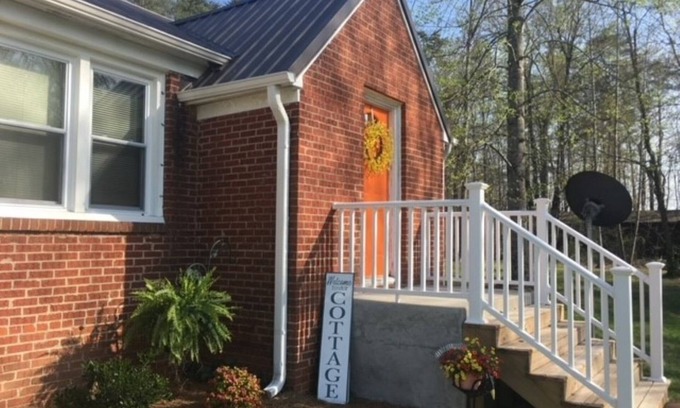 King House | Mountain Cottage with spectacular views of Sauratown Mountain in Stokes County.