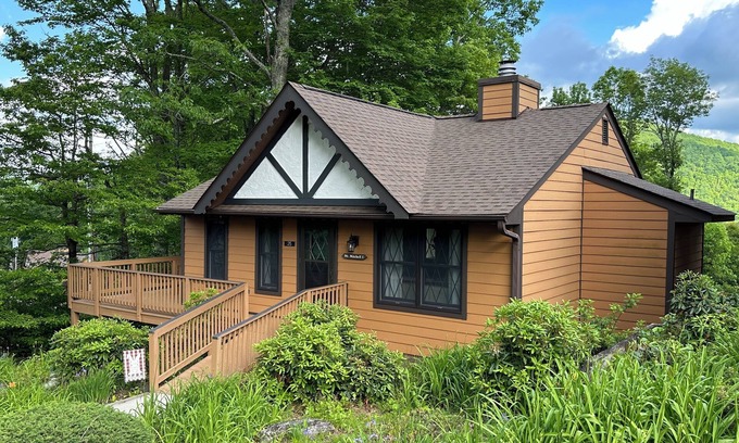 Burnsville Cottage | Mountain Elegance, Peace and Serenity. Burnsville area