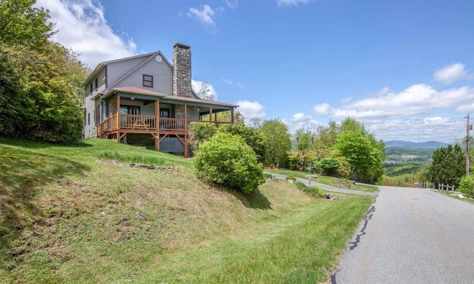 Boone Cabin | Mountain Home with Wrap-Around Deck Views