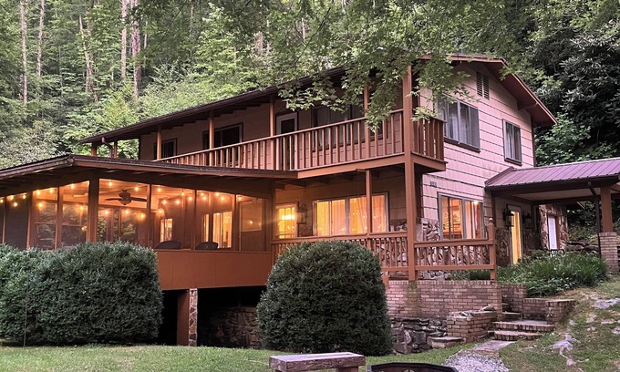 Almond House | Mountain Lake House - Hot tub, fire pit, fish and swim!