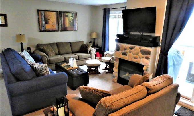 East Kootenay Condo | Mountain View Condo, 7+ Night Disc%, 2 Balconies, 2 King BR, 2 Bath-Pool/Hot Tub