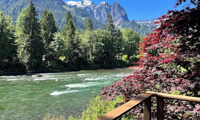 Gold Bar Cabin | Mountain View Cabin w/amazing mountain views, hot tub, wifi, wood stove