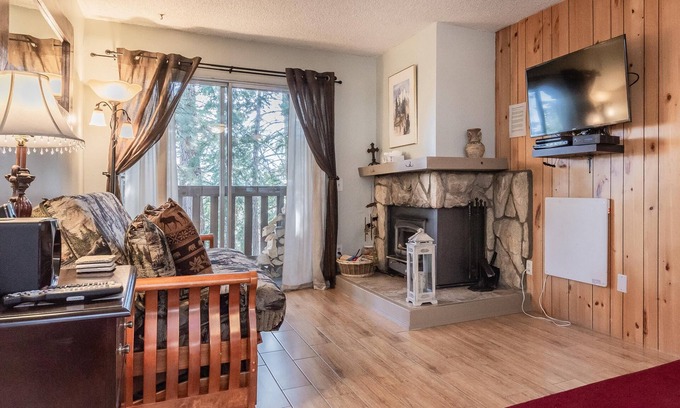 Mammoth Lakes Villa | Mountain View Villas 34