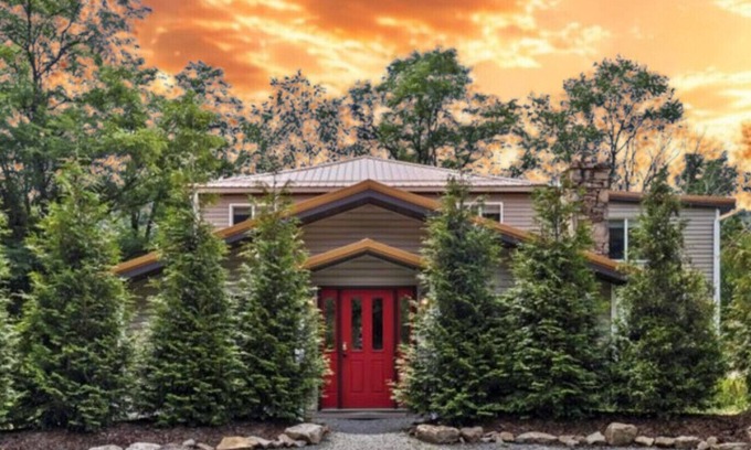 Melcroft Apartment | Mountain Views |Seven Springs, Hike, Hot Tub & Sauna