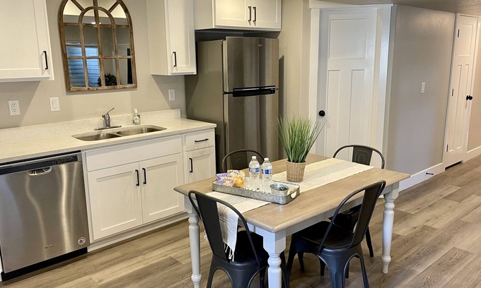 Mapleton Apartment | Mountainview Modern Farmhouse w/hot tub