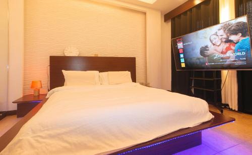 Maribago Hotel | Movietelle by RedDoorz