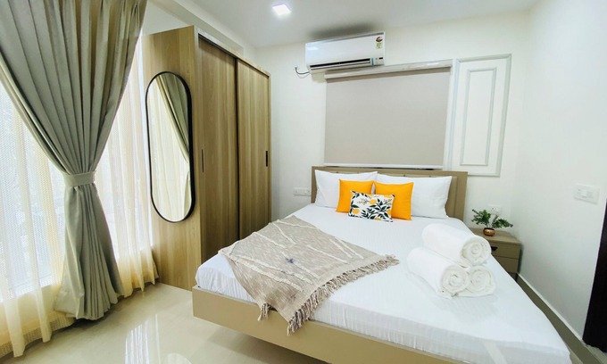 Sector 14 Hotel | MOZO Banquet and Conference Hall Gurgaon