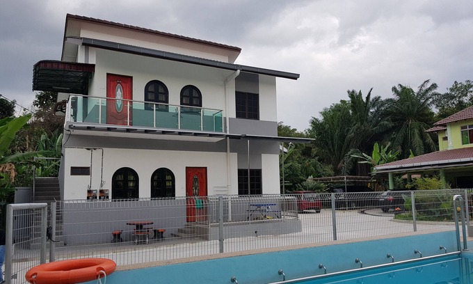 Merbau Sempak House | MRI Homestay Sg Buloh - 3 Bed/2 Bath 1F
