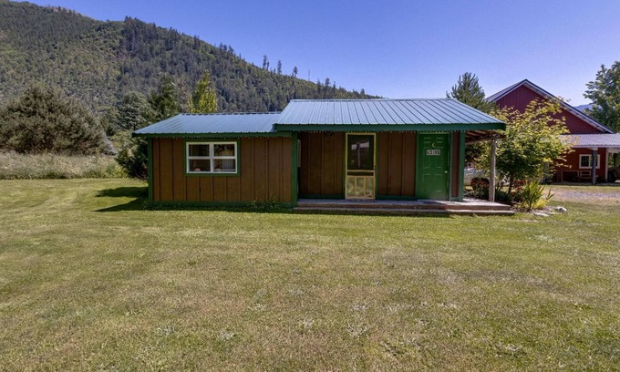 Maple Falls House | Mt. Baker Lodging Cabin 71 – SLEEPS 4!