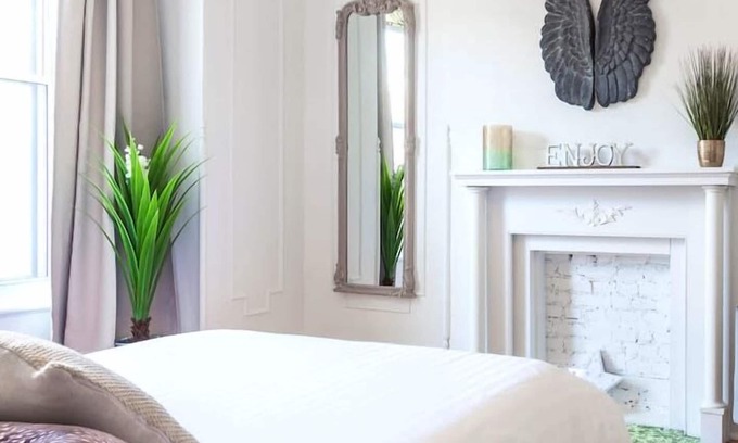 Mile End Apartment | MTLVR #05 | 10min to downtown, terrace, A/C