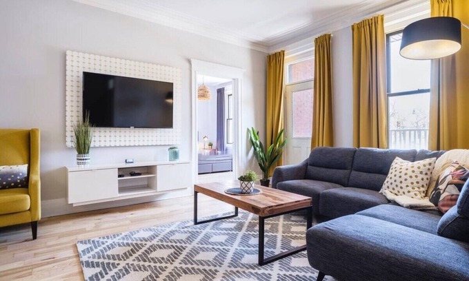 Plateau Mont Royal Apartment | MTLVR #16 | Sleeps 12, A/C, 10 min to downtown