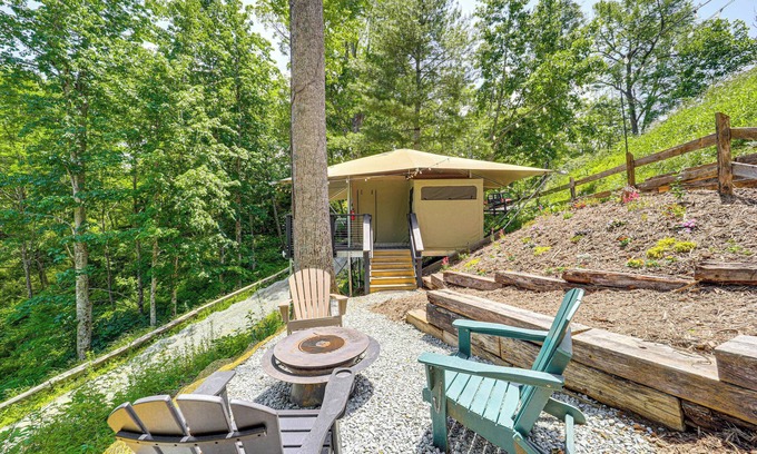 Vilas Cabin | Mtn-View Deck: Scenic Glamping Getaway Near Boone!
