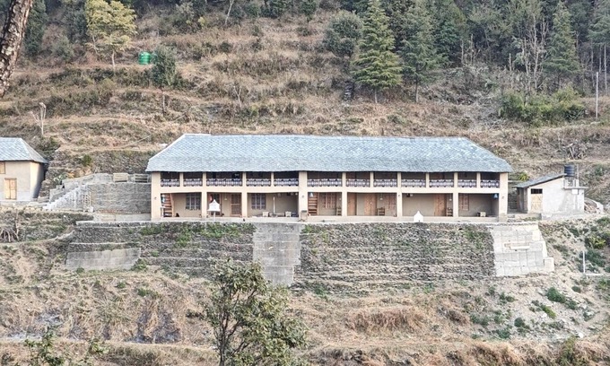 Gunehr House | Mudhouse in tranquility and Dhauladhar's wondrous delight