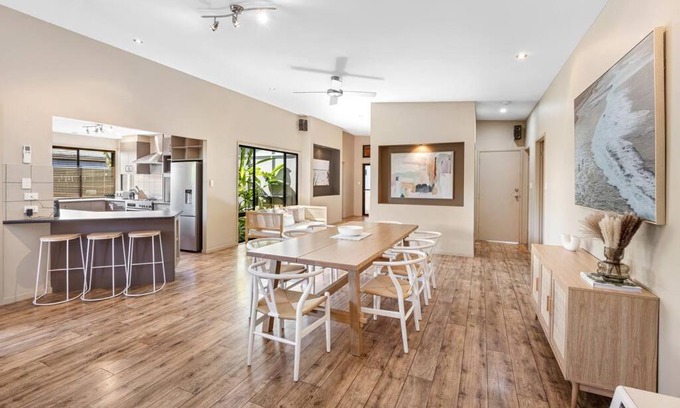 Mudjimba Villa | Mudjimba Escape-pet friendly, luxury villa w/pool