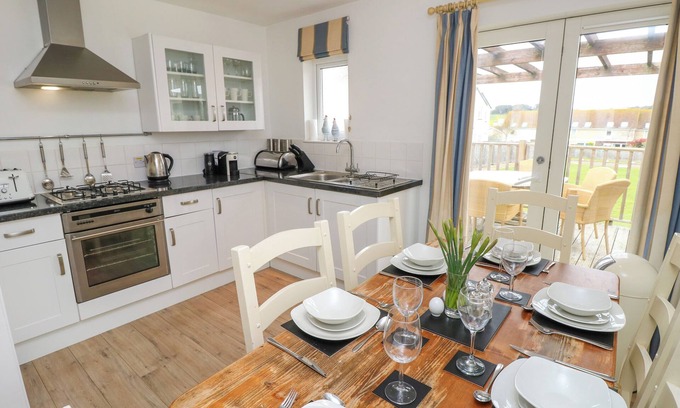 Yarmouth Cottage | Munday H2