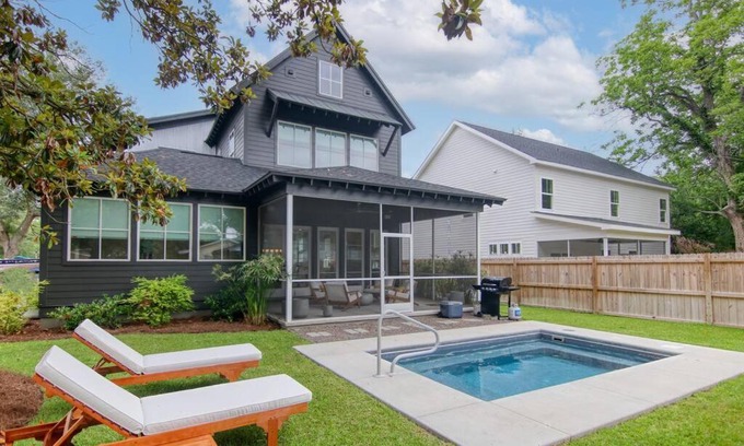 Mount Pleasant House | MUSIC MANOR 3-King Beds w Pool mins to Beach&DT