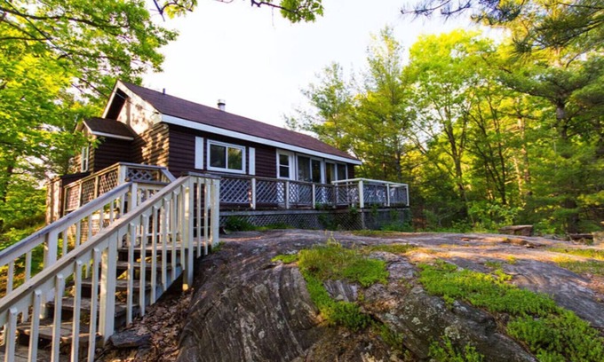 Big Chute Cottage | Muskoka - The Hummingbird Tea Lake cabin