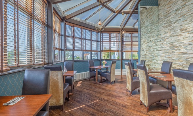 Westcliff-on-Sea Hotel | Muthu Westcliff Hotel (Near London Southend Airport)
