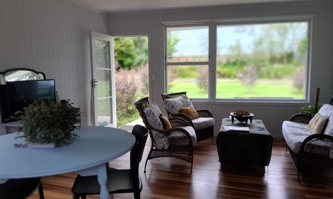 Raglan House | My Little Place in Raglan by the Beach!