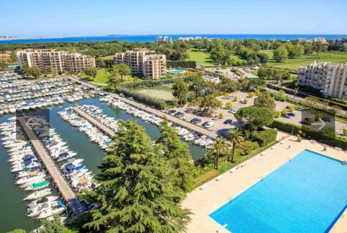 Mandelieu-La-Napoule Apartment | My Resid Appart Divina Cannes Marina vue mer