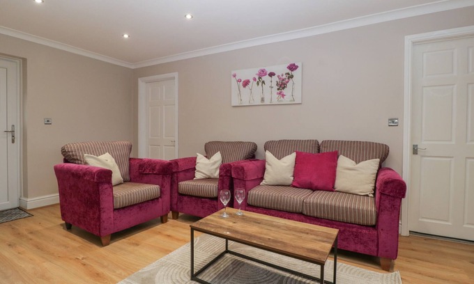 Nantgarw Cottage | MYRTLE COTTAGE, family friendly, with a garden in St Brides-Super-Ely