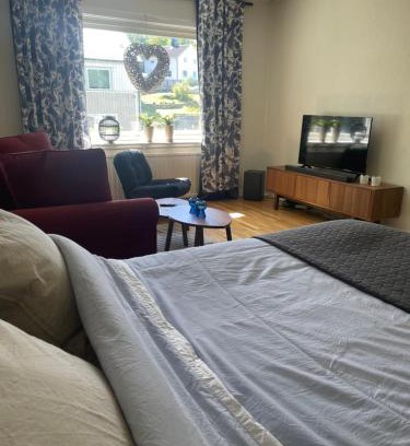 Uddevalla Apartment | Mysig lägenhet, nära det mesta!