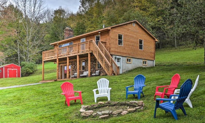 Fishs Eddy House | Mystik Hilltop Home 2 Mi to Crystal Lake!