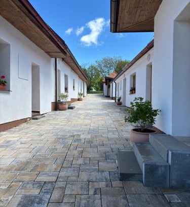 Abelova House | Na spoločnom dvore