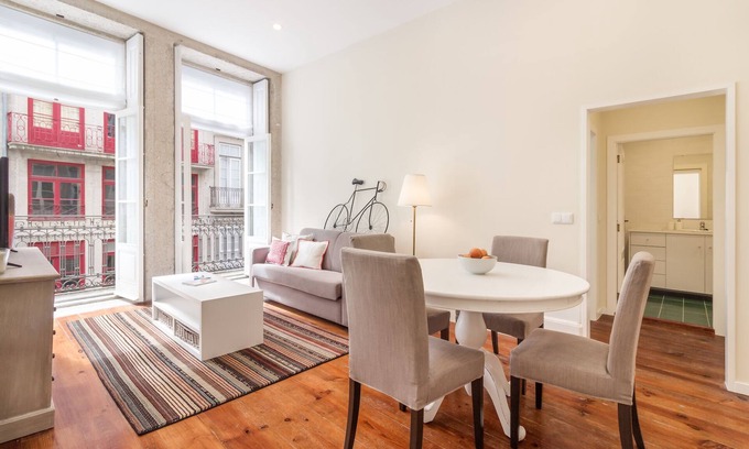 Sao Nicolau Apartment | Nada05 · Faisama 5 Balcony View + Next to Ribeira!