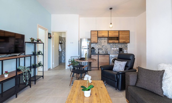 Larnaca Apartment | Nala - 2 Bedroom Apt & Patio in Larnaca