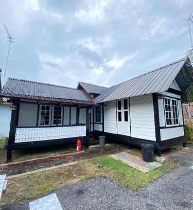 Lumut House | Nami Homestay Teluk Batik