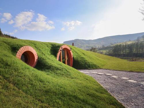 Llanfair Caereinion House | Nant yr Esgair