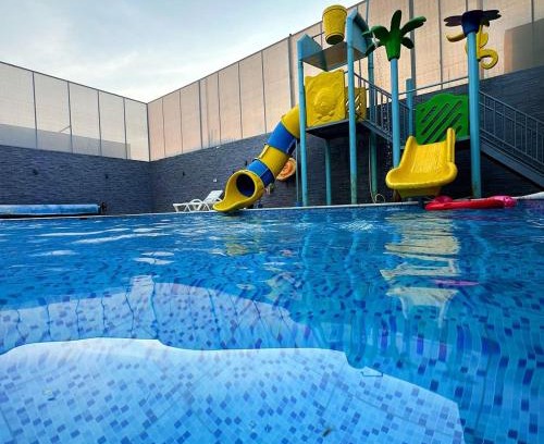 Al Kafrayn Ski Chalet | Natalie water park chalet