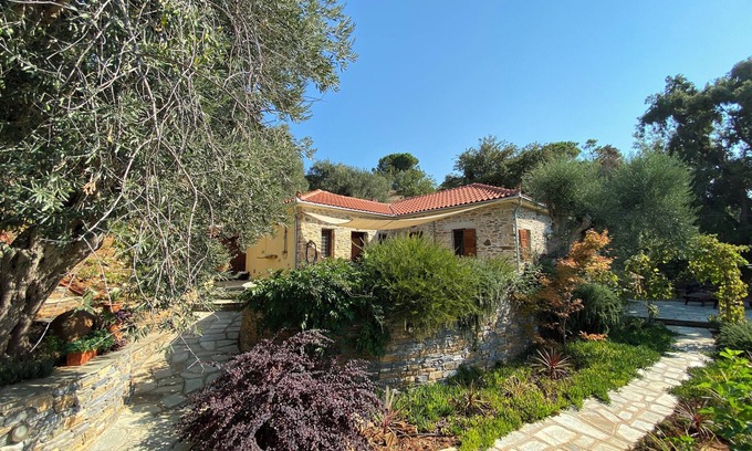 Kali Vrysi Cottage | Nature cottage in authentic Greek surroundings. Pelion Peninsula.