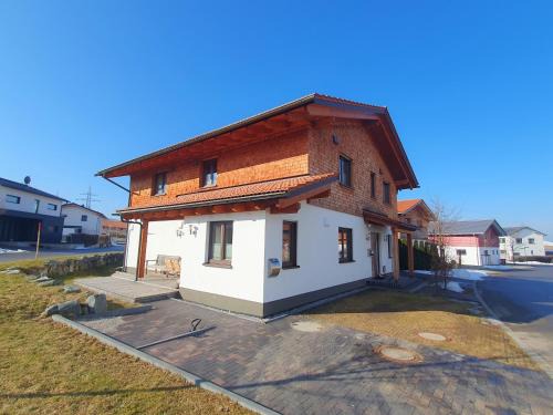 Nesselwang Apartment | NaturLogis Allgäu - nachhaltige Ferienwohnung im Bio-Lehmhaus, allergikerfreundlich, Terrasse mit Bergblick, inkl Königscard
