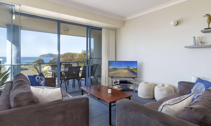 Hawks Nest Apartment | Nautilus 6 Beach Front Bliss