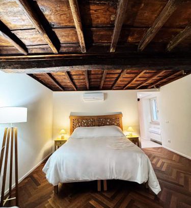 Rione V Ponte House | Navona Fox House 1