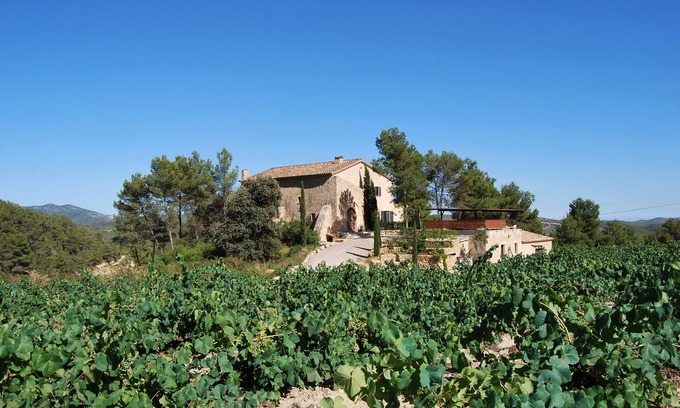 Avinyonet del Penedes Apartment | Near Barcelona, comfortable vacation apartment in country house surrounded by vineyards