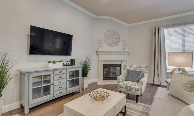 Corinth House | Near Denton, Flower Mound and Highland Village 3 BR!