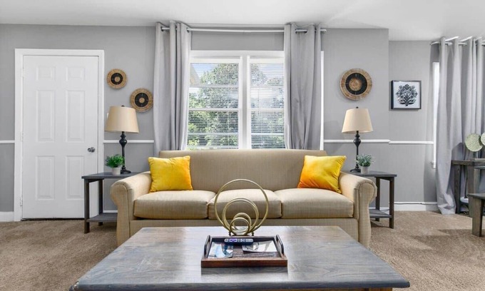 New Castle House | Near Hospital&Dining-Beds on Broadmoor- Both Units