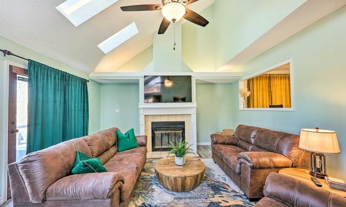 Mid America House | Near Ouachita River Home with Deck in Hot Springs