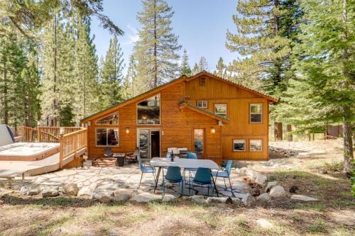 Truckee House | Near Ski Resorts and Trails Truckee Home with Hot Tub