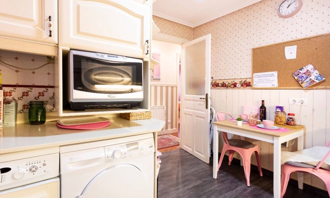 Las Arenas Apartment | Near the beach and Bilbao Lolita Pink apartment, 2 bedrooms and 1 bathroom