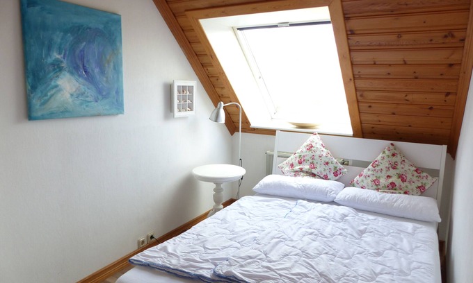 Friedrichskoog-Spitze Apartment | NEAR THE BEACH*RUILIGENT TOP LOCATION*Up to 4 people*LARGE BALCONY* PARKING SPACE AT THE HOUSE*