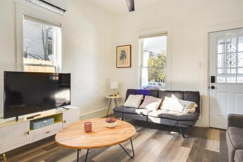 Huning Highland Historic District Apartment | Near UNM and ABQ BioPark East Dtwn Studio