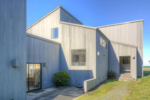 Sea Ranch House | Neel Nirvana - Deck With BBQ & Community Pool