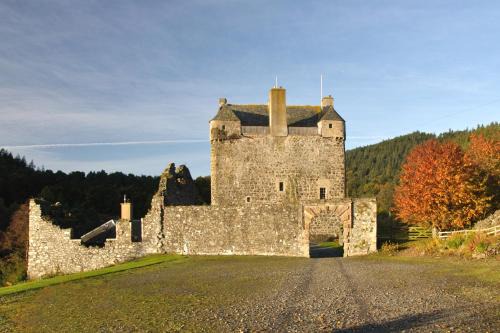 Peebles House | Neidpath Castle Cottage