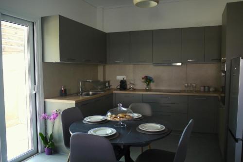 Spata-Artemida Apartment | Nelli's Home near the airport, sea and port