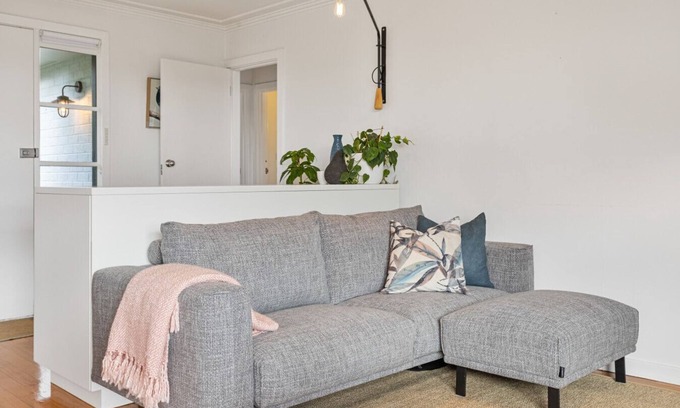 Newstead Apartment | Nellie`s Nest - A Stylish Retreat in Leafy Newstead